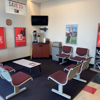 Firestone Complete Auto Care - Waiting area - Tires Near Me - Cedar Rapids, Iowa
