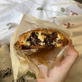 Levain Bakery - Back Bay, Boston - Two chip chocolate chip cookie - Bakeries Near Me - Boston, Massachusetts Levain Bakery - Back Bay, Boston - Two chip chocolate chip cookie - Bakeries Near Me - Boston, Massachusetts
