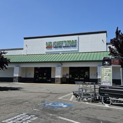 US Foods CHEF'STORE - Storefront Entrance