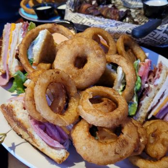 Murray's Saloon & Eatery - $15 club - Karaoke Near Me - Big Bear Lake, California
