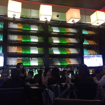 Moxies Vaughan Colossus Restaurant - Big bar - Canadian (New) Near Me - Woodbridge, Ontario