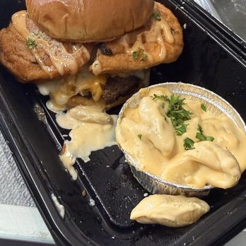 Smokin Jays - relleno smash burger, gouda mac & cheese. - Barbeque Near Me - Oxnard, California Smokin Jays - relleno smash burger, gouda mac & cheese. - Barbeque Near Me - Oxnard, California