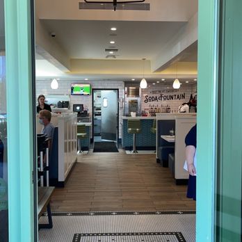 Twohey’s Restaurant - Entrance - New American Near Me - South Pasadena, California