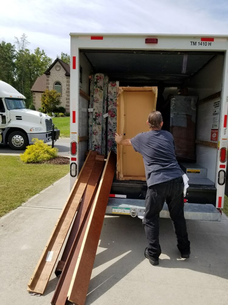 THE MOVING CREW Updated October 2024 WinstonSalem, North Carolina