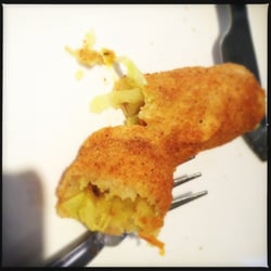 JR's Taste Of Ceylon - Veg rolls - get them with chutney !