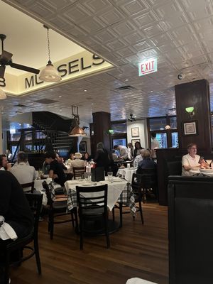 Hugo's Frog Bar & Chop House by null