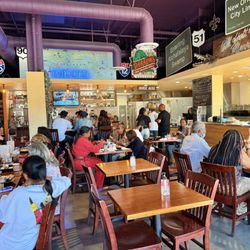 Darrow's New Orleans Grill - Good crowd for a Sunday lunch
