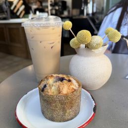 London Fog -- Large, Iced with Oatmilk Blueberry Muffin London Fog -- Large, Iced with Oatmilk Blueberry Muffin