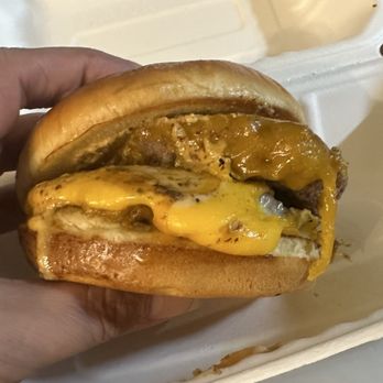 5280 Burger & Taphouse - ULTIMATE CHEESEBURGER - Burgers Near Me - Austin, Texas