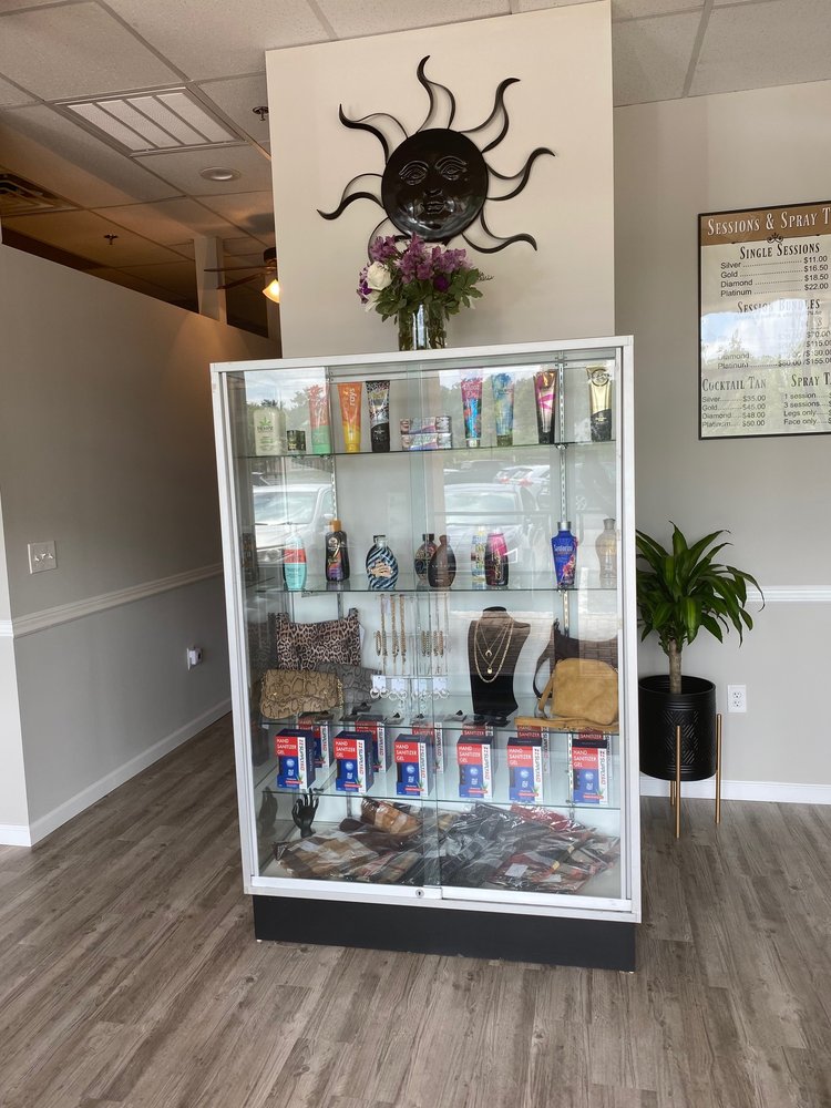 TANLINES OF SPOTSWOOD Updated September 2024 16 Photos & 12 Reviews 404 Main St, Spotswood