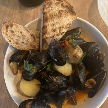 La Piazza at Eataly - Cozze alla calabrese - Italian Near Me - Toronto, Ontario La Piazza at Eataly - Cozze alla calabrese - Italian Near Me - Toronto, Ontario