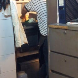 在做餛飩餡料,很有家庭感