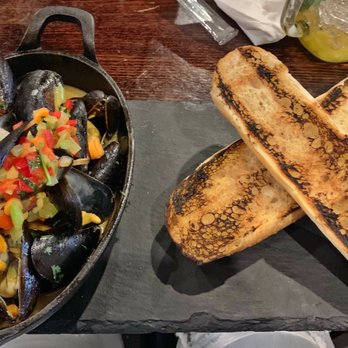 Sardi's Pollo A La Brasa - Clams with bread - Peruvian Near Me - Olney, Maryland Sardi's Pollo A La Brasa - Clams with bread - Peruvian Near Me - Olney, Maryland