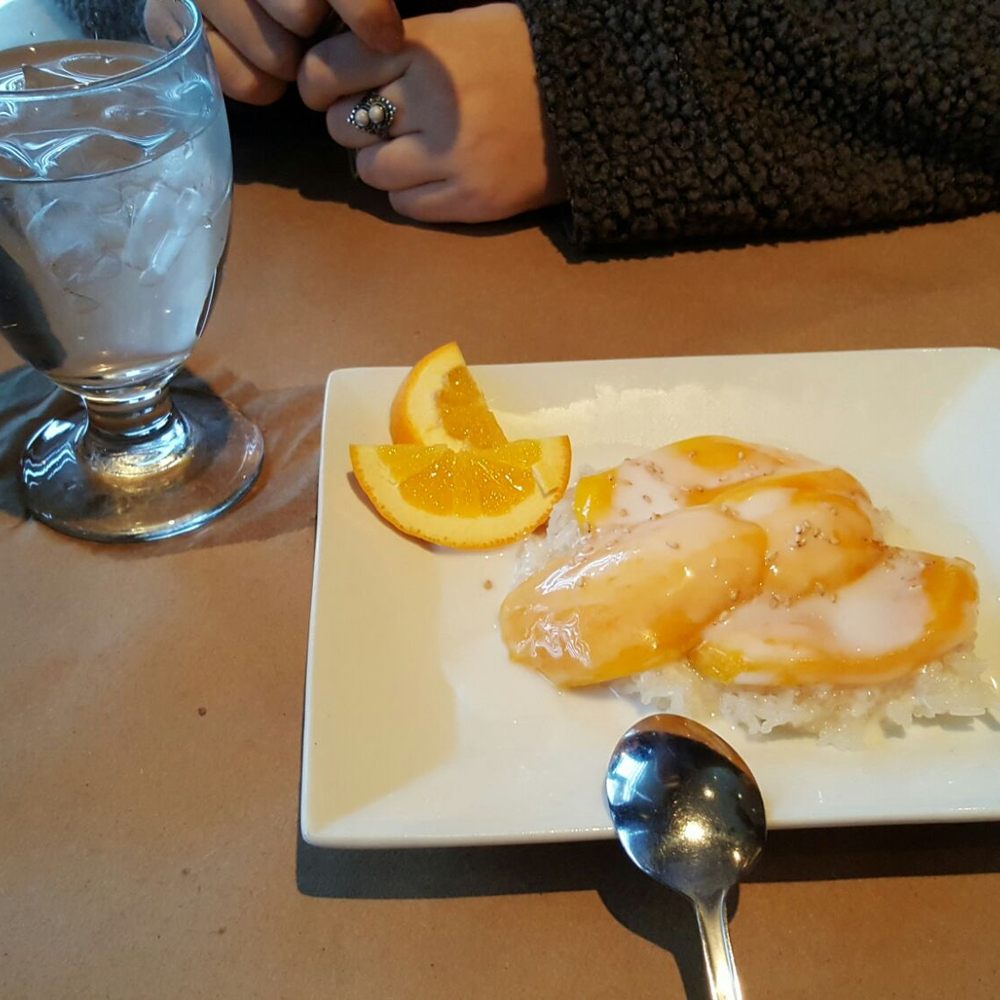 Restaurant Thaïlande - Mango with Coconut milk over sticky rice! - Thai Near Me - Montreal, Quebec