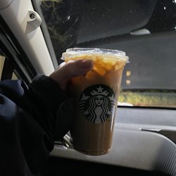 Starbucks - Venti Iced Vanilla Latte