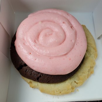 Crumbl - Brandon - Neapolitan - Bakeries Near Me - Brandon, Florida