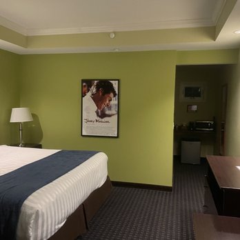 Starlight Inn - Tom cruise room - Hotels Near Me - Colchester, Vermont