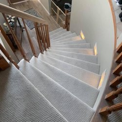 A Y E G Flooring Installer