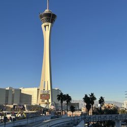 SkyJump - Strat from monorail.  Walking distance a few blocks