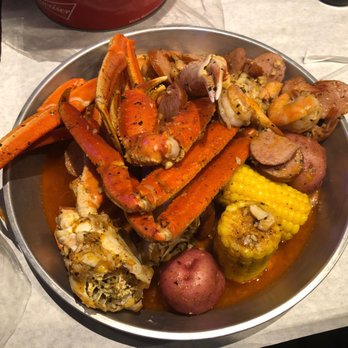 Crackin Crawfish - Crab legs & Shrimp Combo w/Sausage, Corn, & Potatoes - Cajun/Creole Near Me - Charlotte, North Carolina