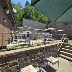 Gorman's Pub - Outdoor seating