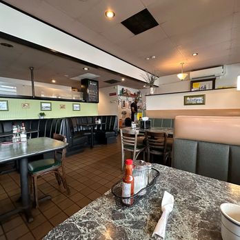 Shelly's - The interior, showing the front desk in the background - American Near Me - Burien, Washington Shelly's - The interior, showing the front desk in the background - American Near Me - Burien, Washington