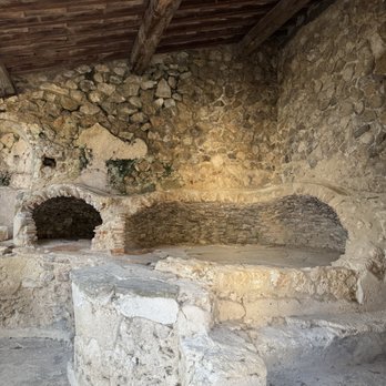 Villa Rufolo - Stone ovens made from tufa--yellow stone formed by lava - Botanical Gardens Near Me - Ravello, SA