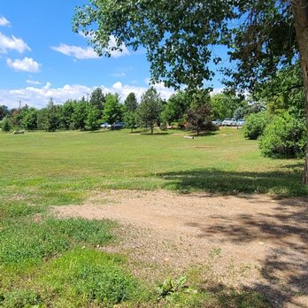 Three Pond Park - In the park looking towards the parking area. - Parks Near Me - Cherry Hills Village, Colorado