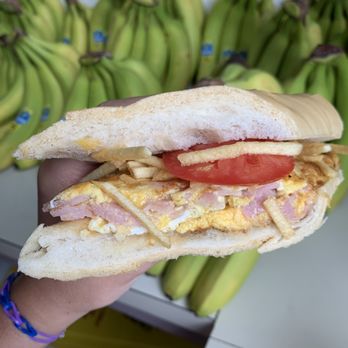 S & N Vegetables - Pan con Tortilla fe jamón y queso con tomate y papitas! - Coffee & Tea Near Me - Hialeah, Florida