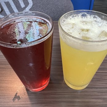 Mellow Mushroom Downtown Atlanta - A Dr Robot sour ale & Pineapple Express - Pizza Near Me - Atlanta, Georgia
