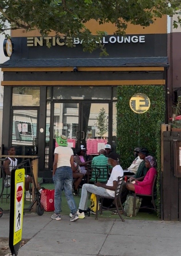Entice lounge