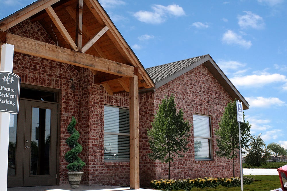 ELM CREEK APARTMENTS Updated August 2024 2610 Milwaukee Ave