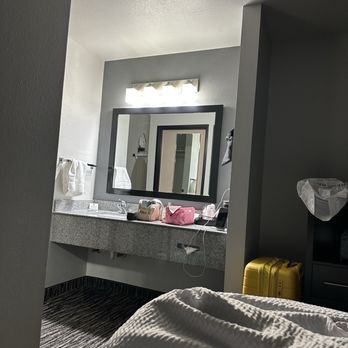 Best Western Santa Fe - The sink is outside of the bathroom. - Hotels Near Me - Amarillo, Texas Best Western Santa Fe - The sink is outside of the bathroom. - Hotels Near Me - Amarillo, Texas