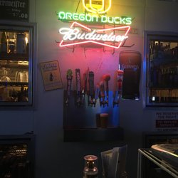 Conway's Restaurant & Lounge - Pumpkin Cider $2 !! // Rolling Rock $2 !! // Hefe $3.50  Drinks are cheap and the crowd loose and rowdy !