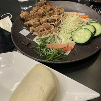 Basebowl - Classic Bun Sandwich (chicken) - Noodles Near Me - Washington, DC, District of Columbia