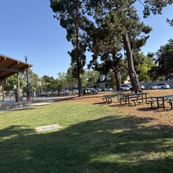 Burton Park - Large picnic area with public bathroom