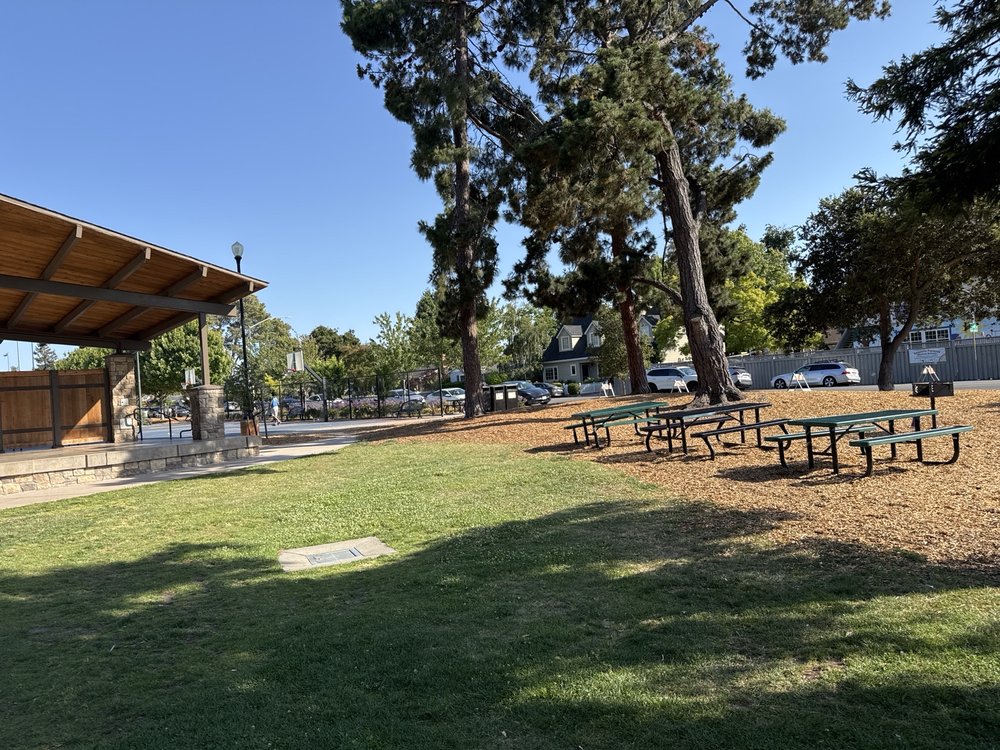 Burton Park Logo