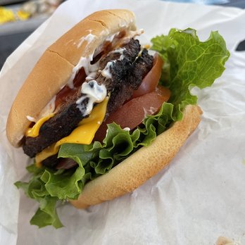 California Grill n' Chill - What a picturesque burger!! - Desserts Near Me - Highland, California California Grill n' Chill - What a picturesque burger!! - Desserts Near Me - Highland, California