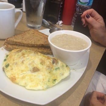 Kristof's Kafe - Egg White Omelette Oatmeal - American Near Me - Davie, Florida