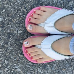 Happiness Nails & Spa - Christmas toe nails for my daughter