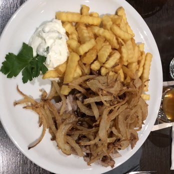 Molos - Gyros, Pommes, Tzaziki mit Röstzwiebeln - Beer Garden Near Me - Kassel, HE