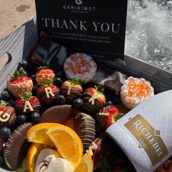 Gariki Mot - Surprise compliments - Vacation Rentals Near Me