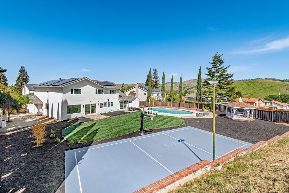 LINDSEY SINDAYEN DUDUM REAL ESTATE GROUP Updated July 2024 20