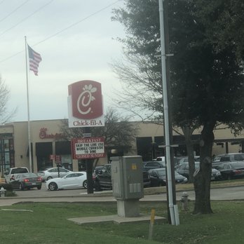Chick-fil-A - Busy per usual. The cars are wrapped around the building but the line goes very fast. - Fast Food Near Me - Cedar Hill, Texas Chick-fil-A - Busy per usual. The cars are wrapped around the building but the line goes very fast. - Fast Food Near Me - Cedar Hill, Texas