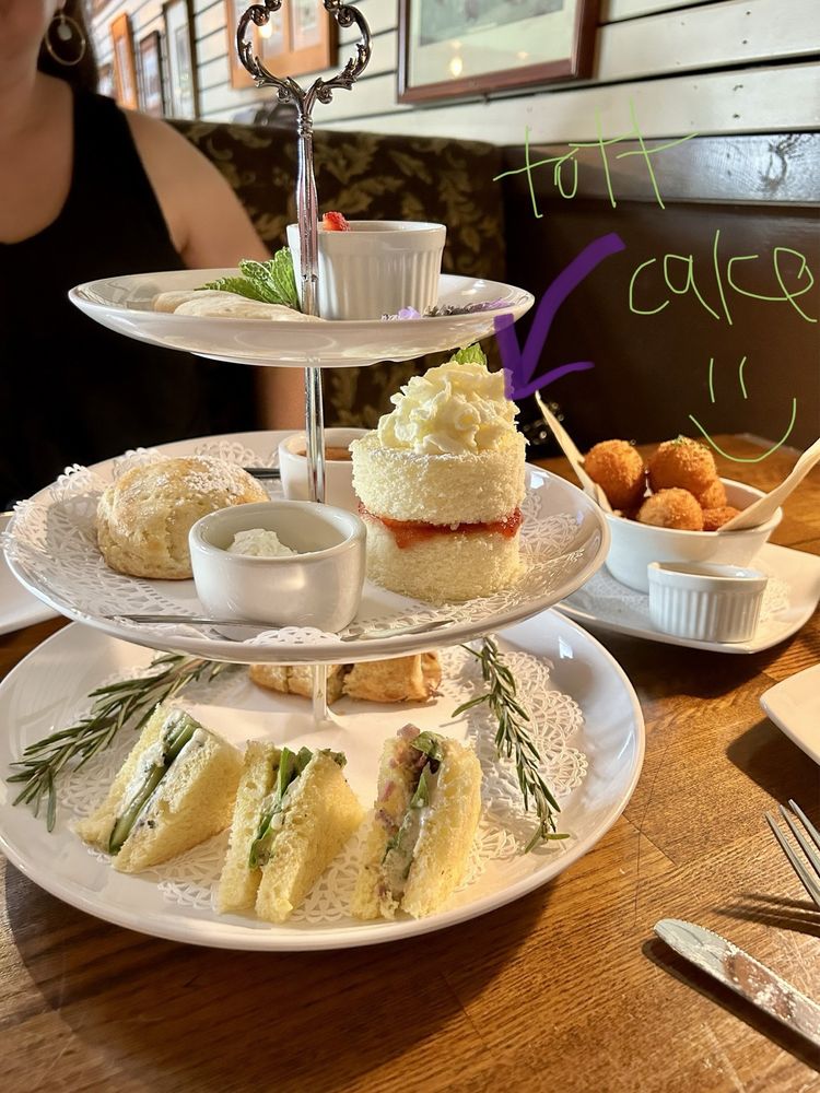 Social spots from The Cat & Fiddle Restaurant & Pub