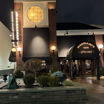 Maggiano's - Italian Near Me - Cincinnati, Ohio