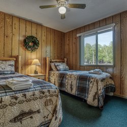 Northern Pines Resort - Bedroom