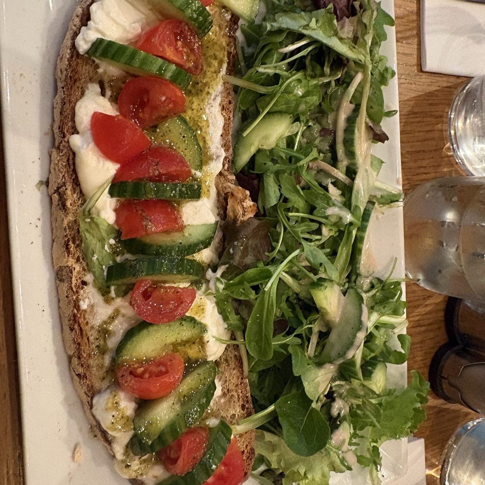 Les Oiseaux - Delicious - Brasseries Near Me - Paris, 75