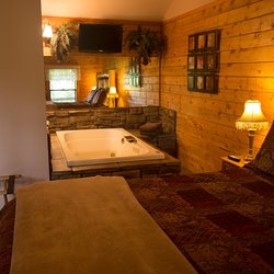 Enchanted Forest Resort - King bed and Jacuzzi for 2 in Mountain Top Cabin #1.