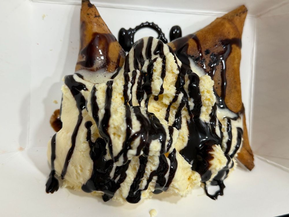 Food from Samosa Hut